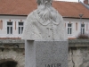 Busta Jakuba Hašku v areáli rímskokatolíckeho kostola 